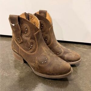 Brown Suede Ankle Boots with Lace-Up Design